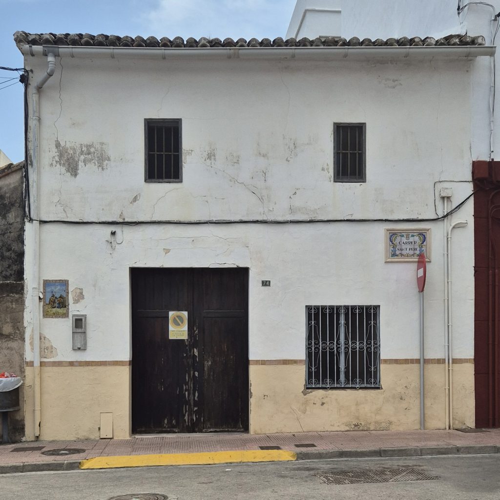 Bioalquería, fachada de la casa ecológica y exclusiva