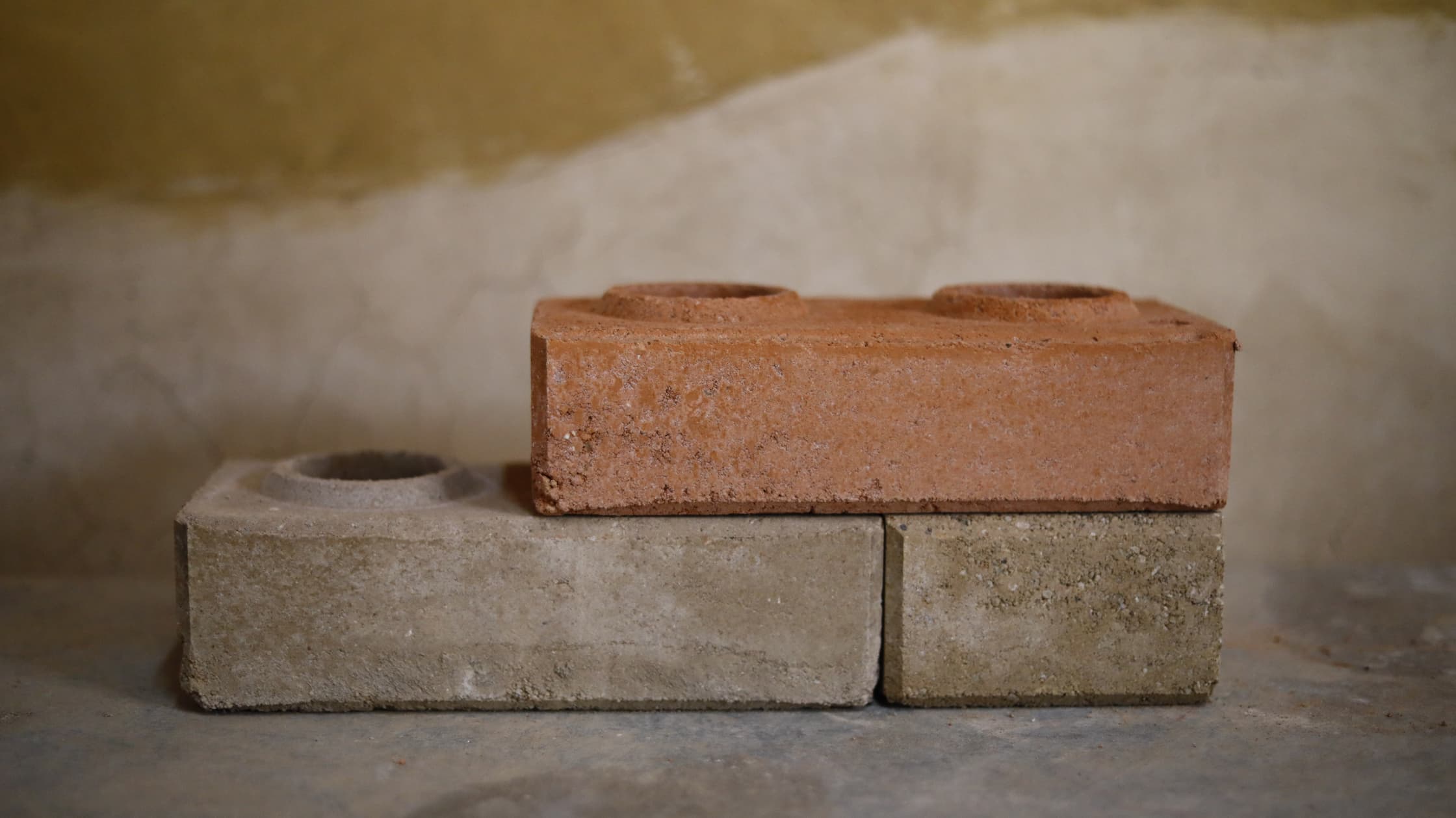 bloques tierra comprimida casa huéspedes Bioalqueria