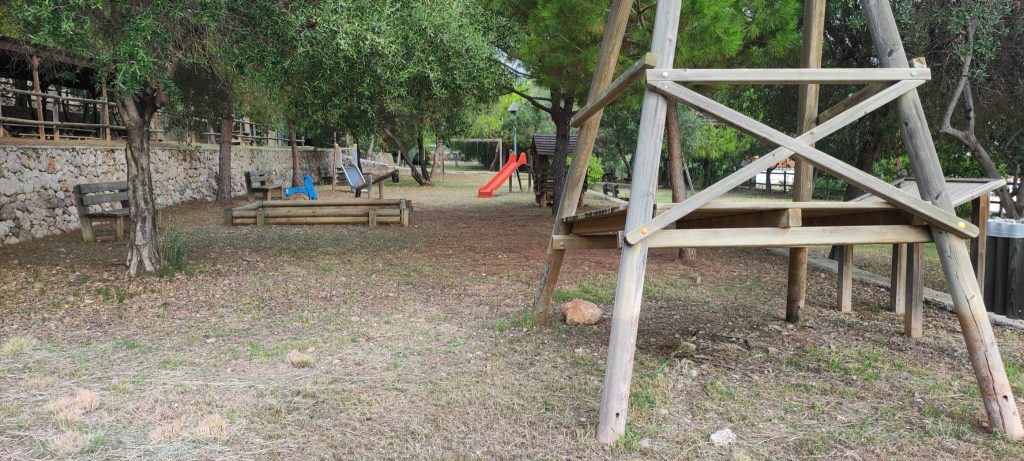 Parque en la montaña cerca de la Casa de huespedes Bioalqueria