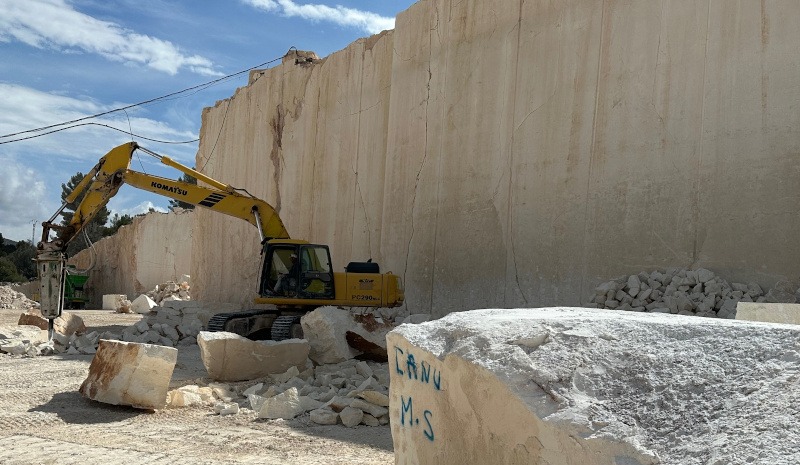 Suelos de marmol natural para la Casa de huespedes Bioalqueria