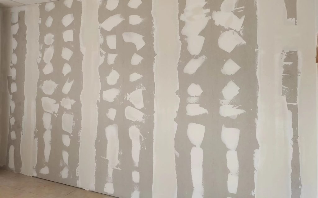 Las paredes de panel de yeso son más sostenibles que las de cerámica