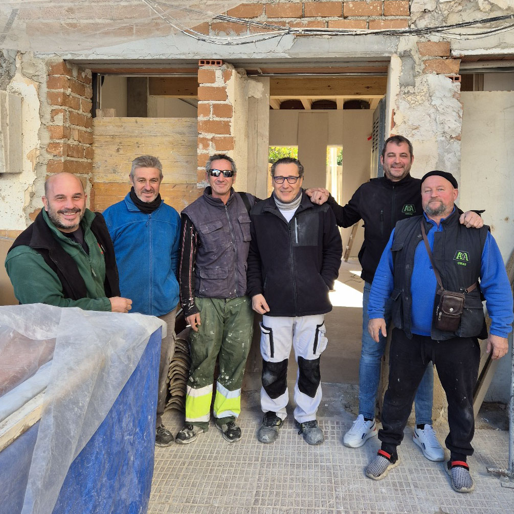 La cuadrilla encargada de las obras de reconstrucción