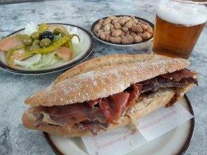 Lee más sobre el artículo Dónde Comer: Restaurantes y Bares de Calidad para Saborear Productos Locales