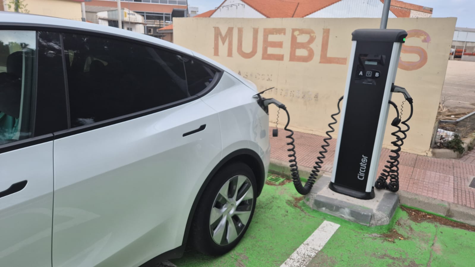 Estación carga electrica cerca de Bioalqueria